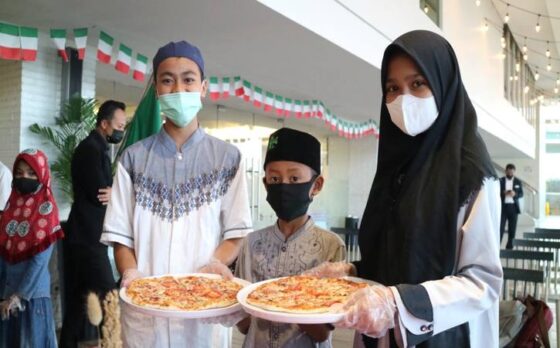 Selain itu anak-anak diajak mengikuti cooking demo cara membuat Italian Pizza yang simple dari chef Best Western Premier. (Istimewa)