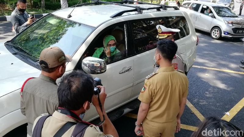 Waduh! Wali Kota Solo Gibran Terlibat Debat Dengan Dosen di Pos Penyekatan Jurug