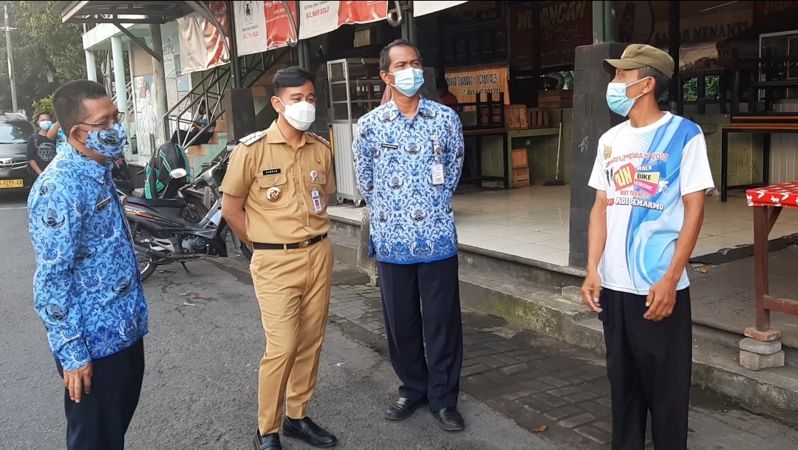 Wali Kota Solo, Gibran Rakabuming Raka, mengecek kondisi Galabo pada Senin (17/5/2021) sore. (Solopos/Kurniawan)