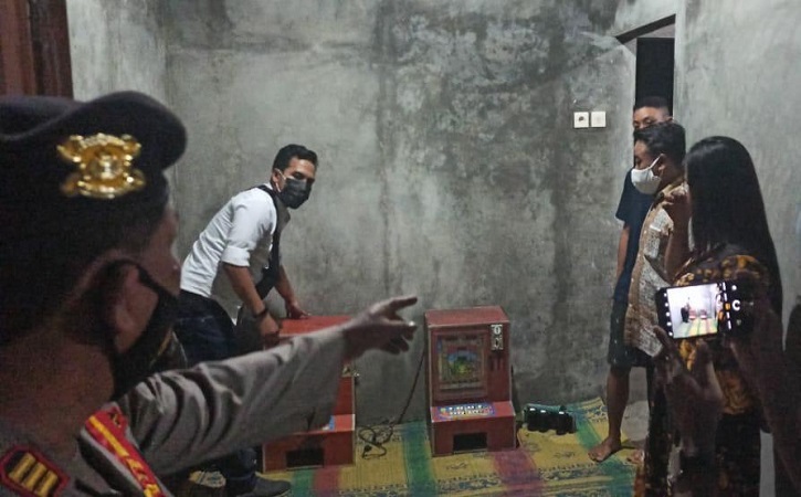 Polisi Amankan 2 Mesin Judi di Karanganyar