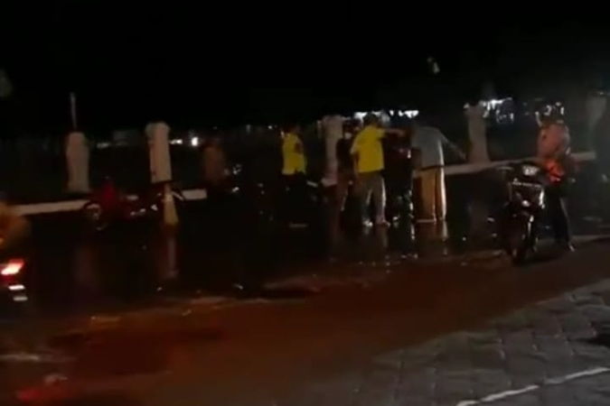 Awas Licin! Belasan Sepeda Motor Berjatuhan Di Jalan Seputar Alut Keraton Solo