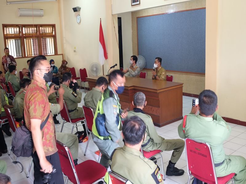 Gibran Kaji Kenaikan Upah Dan Pemberian THR Untuk Linmas Solo