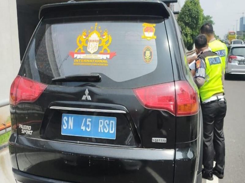 Ditilang karena Pakai Pelat Nomor Aneh, Pengemudi Mengaku Warga Kekaisaran Sunda Nusantara
