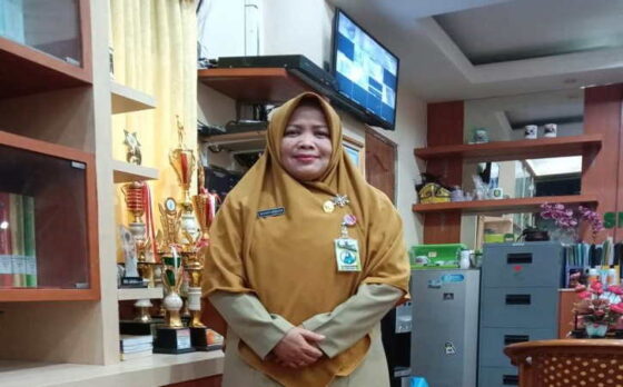 Kepala SMA Muhammadiyah 1 Solo, Rahayuningsih. (Akhmad Ludiyanto/Solopos)