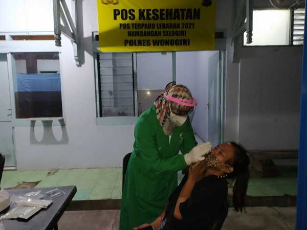 Ratusan Kendaraan Disetop di Pos Penyekatan Selogiri Wonogiri, Pengendara Dites Antigen