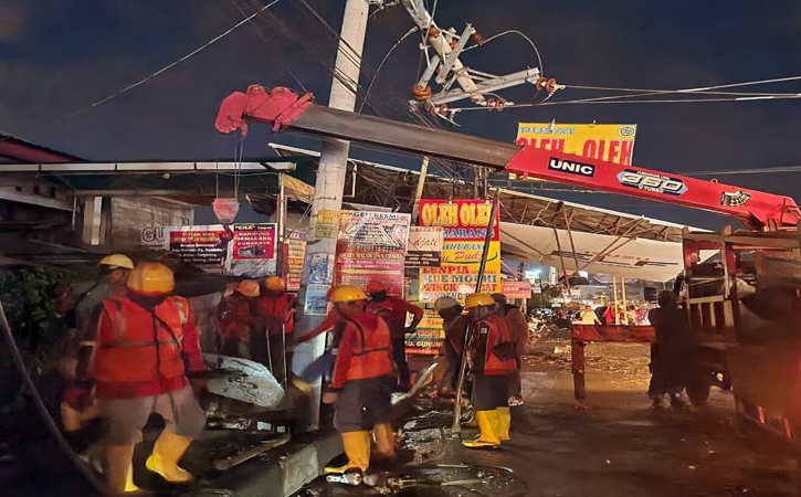 Hujan Deras di Semarang, PLN Gerak Cepat Atasi Gangguan Padam