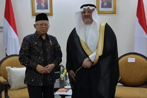 Wapres Ma'ruf Amin bersama Dubes Arab Saudi untuk Indonesia Esam A Abid Althagafi melakukan pertemuan di Kantor Wapres, Senin (27/1/2020). (Bisnis-Setwapres)