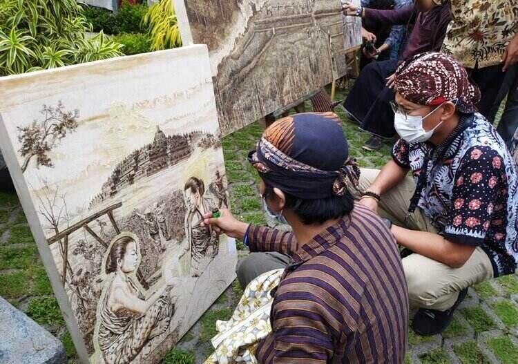 Wawan Geni Bermodal Obat Nyamuk Bakar Bikin Lukisan Borobudur - Vimarsana News