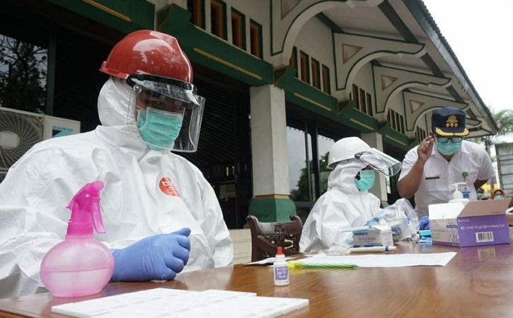 Ilustrasi. Petugas bersiap melakukan swab antigen di Klaten. (istimewa/klatenkab.go.id)