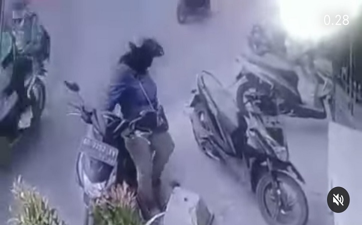 Viral Wanita Maling HP di Pasar Kliwon Solo Terekam CCTV