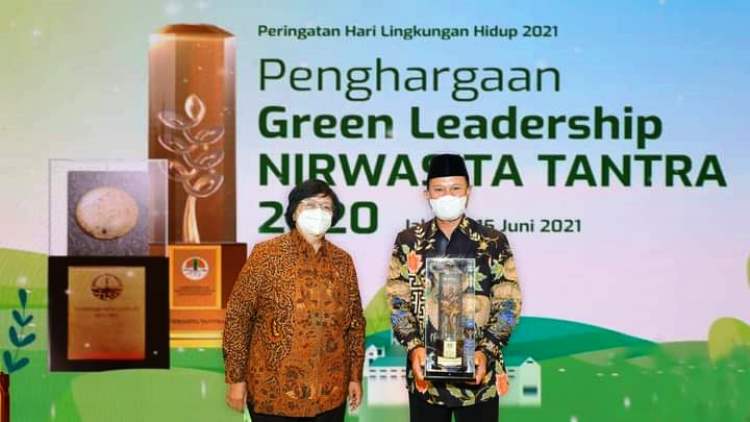 Selamat! Wali Kota Madiun Terima Penghargaan Nirwasita Tantra dari Kementerian LH dan Kehutanan