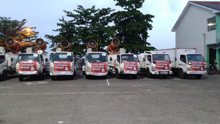 Delapan mobil gunner bantuan PMI Pusat dikerahkan untuk penyemprotan disinfektan di wilayah zona merah. (istimewa)