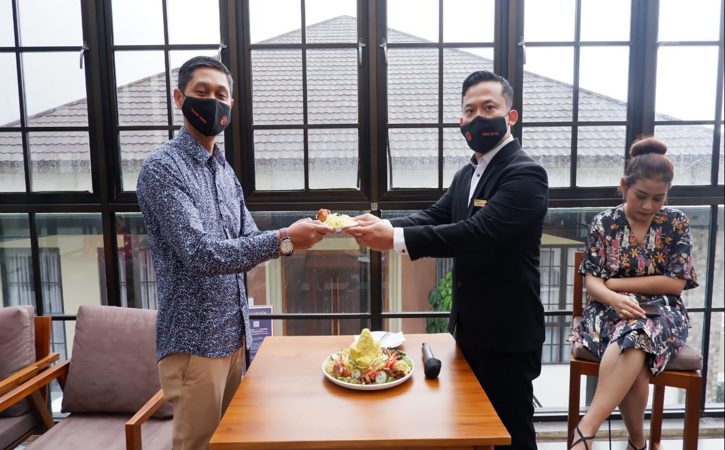 Kayu Arum Coffe Shop Nava Hotel Tawangmangu, Tawarkan Nikmatnya Ngopi Sambil Selfie