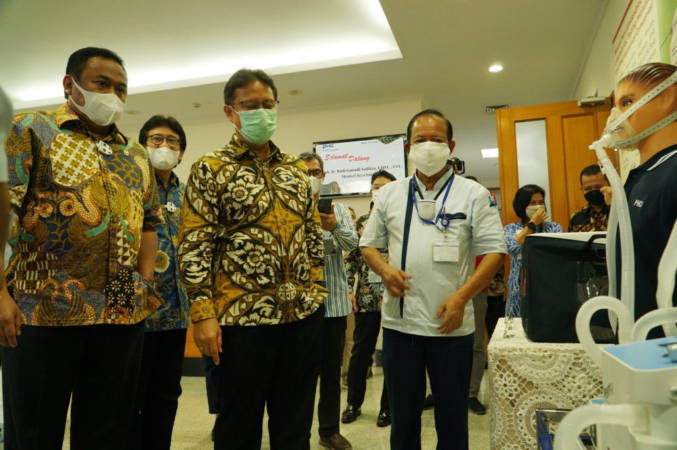 Menkes Budi Gunadi Sadikin Minta Lelang Pengadaan Alat Kesehatan Utamakan Produk Dalam Negeri