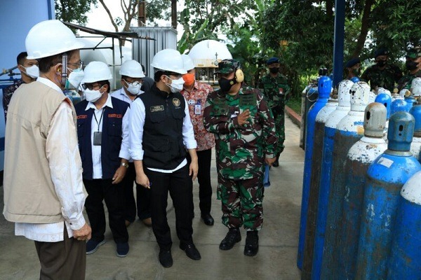 Wakil Gubernur Jawa Timur, Emil Elestianto Dardak, mengunjungi Pazam 732 Lanud Iswahjudi, Jumat (16/7/2021). (Istimewa/Lanud Iswahjudi)