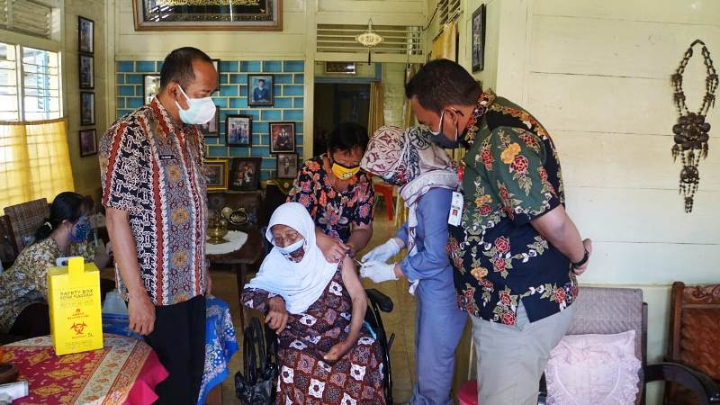 Bupati Blora Awasi Langsung Vaksinasi Covid-19 Jemput Bola - Vimarsana News