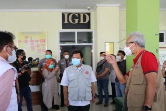 Ganjar Pranowo tegur pimpina RSUD Ashari Pemalang dan Wabup Pemalang terkait kebersihan di rumah sakit