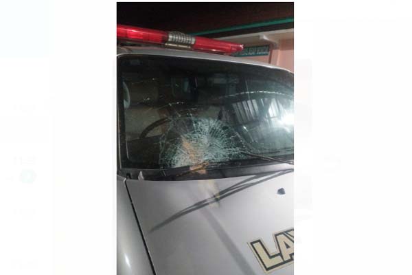 Waduh, Ambulans Bawa Pasien Dilempar Batu di Flyover Purwosari Solo