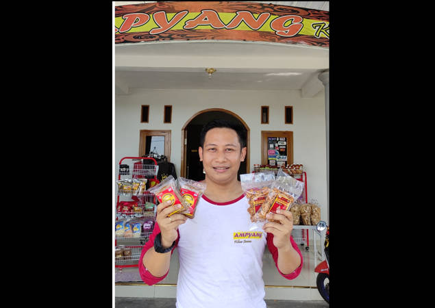 Kisah Sukses Pemuda Karanganyar Raup Ratusan Juta Rupiah dari Jualan Ampyang dan Sambel Pecel