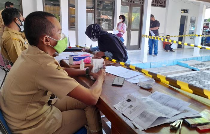 Nama Istri Bupati Karanganyar Tertera Di Amplop Bansos PPKM Darurat, Ini Penjelasan Pemkab