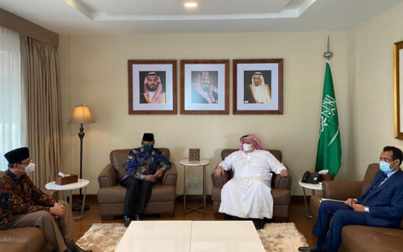 Plt Dirjen Penyelenggaran Haji dan Umrah Kemenag, Khoirizi, ber silaturahmi ke Kedubes Arab Saudi (Dok Kemenag)