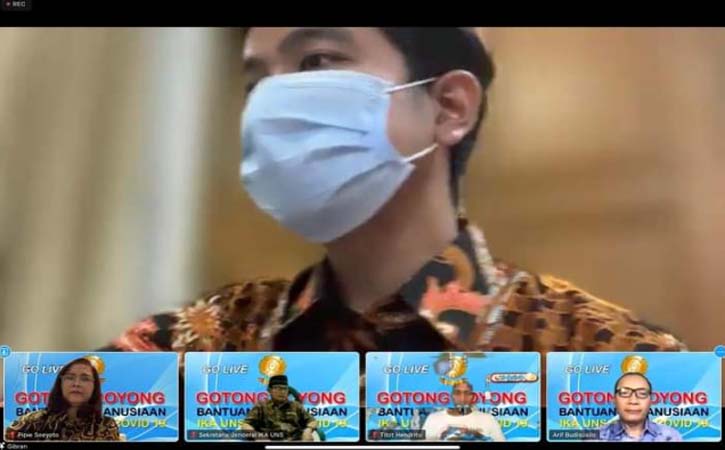 Tangkapan layar acara Go Live meresmikan kegiatan Gotong Royong IKA UNS Peduli Covid-19, Jumat (23/7/2021). (Istimewa)
