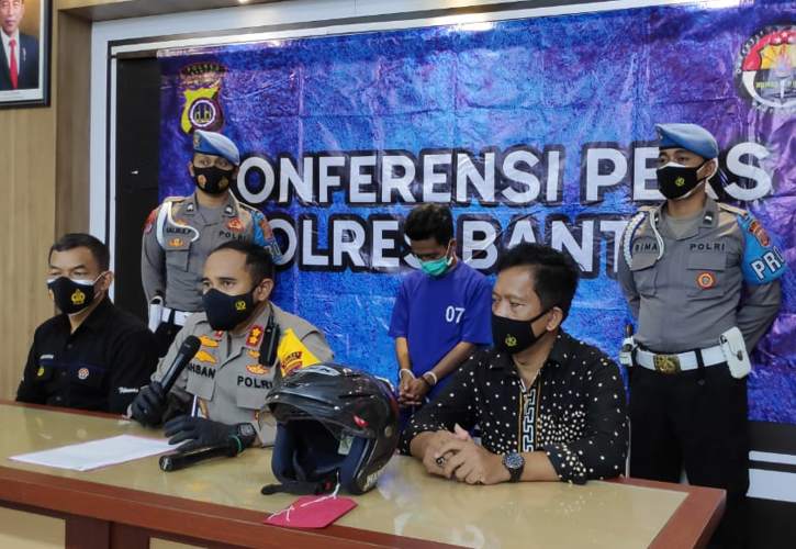 Kapolres Bantul AKBP Ihsan saat memberikan keterangan di depan awak media di Mapolres Bantul, Rabu (14/7/2021). (Harian Jogja/Jumali)