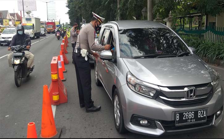 Penyekatan di perbatasan Jateng-DIY, wilayah Prambanan, Klaten, Sabtu (3/7/2021). (Solopos-Ponco Suseno)