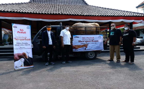 Penyerahan 2 ekor kambing dari Semen Gresik (SG) kepada Persatuan Wartawan Indonesia (PWI) Kabupaten Rembang, Senin (19/7/2021).(Istimewa)