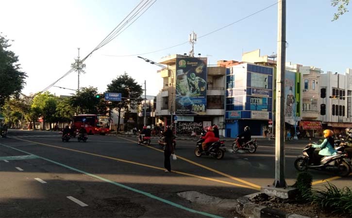 Senin Pagi Jl Slamet Riyadi Solo Masih Bisa Dilewati Kendaraan Pribadi - Vimarsana News
