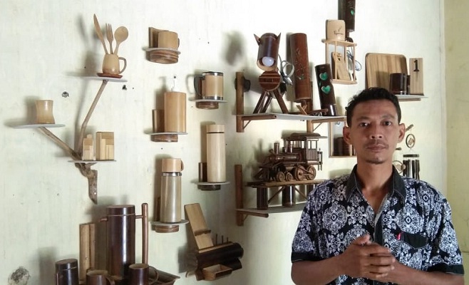 Cuma Belajar di Youtube, Pria Karanganyar Ini Sukses Terbangkan Kerajinan Bambu hingga AS dan India