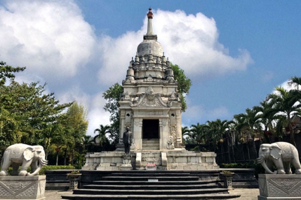 Wah Ada Candi Putih di Tengah Kota Solo, Kamu Tahu?