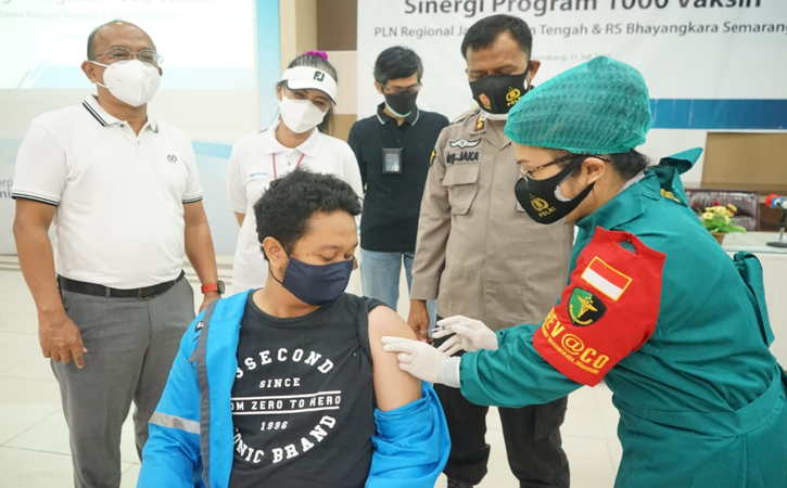 Vaksinasi untuk pegawai dan tenaga alih daya di lingkungan unit induk PLN dan anak perusahaan di wilayah Jawa Tengah
Sabtu (31/7/2021). (Istimewa)