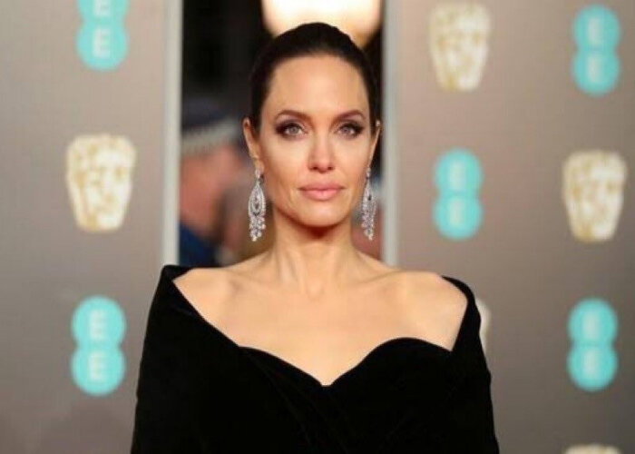 Bikin Akun Instagram, Angelina Jolie Curhat Soal Afganistan - Vimarsana News