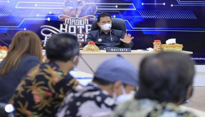Wali Kota Madiun Maidi berdialog dengan pelaku seni dan budaya di Kota Madiun, Selasa (14/9/2021). (Istimewa/Pemkot Madiun)