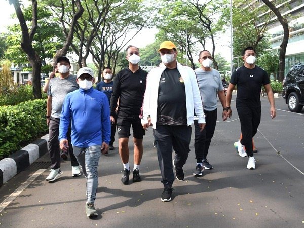 Ketua Umum Partai Golkar Airlangga Hartarto jalan pagi dengan Ketua Umum PKB Muhaimin Iskandar di kawasan SCBD, Jakarta Selatan, Sabtu (25/9/2021). (Istimewa)