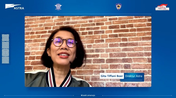 Direktur Astra Gita Tiffani Boer memberikan sambutan dan menyampaikan pesan keselamatan dalam Festival Indonesia Ayo Aman Berlalu Lintas 2021 yang dilakukan secara virtual, pada Jumat (24/9/2021). (Istimewa-Astra)