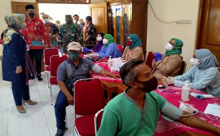 Kegiatan vaksinasi Covid-19 di Balai Desa Karangasem, Cawas, Klaten. (klatenkab.go.id)