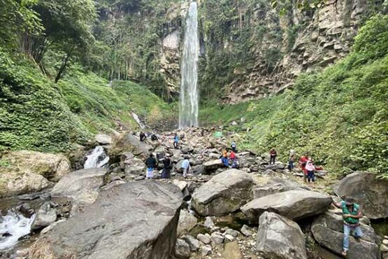 Grojogan sewu wisata karanganyar