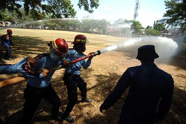Antisipasi Kebakaran, Petugas Lapas Brebes Latihan Pemadaman Api