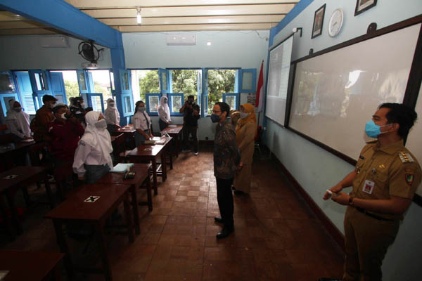 Selain di Ruang Kelas, Guru di Solo Usulkan PTM di Ruang Terbuka