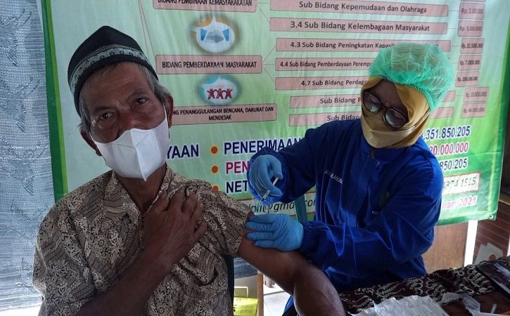 Hadapi Omicron, Epidemiologi UGM: Lansia Butuh Vaksinasi Booster