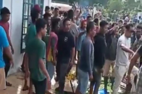 aksinasi Covid-19 di Pangkalan Pendaratan Ikan (PPI) Ujong Serangga, Kecamatan Susoh, Aceh Barat Daya bubar karena diobrak-abrik warga. (istimewa)