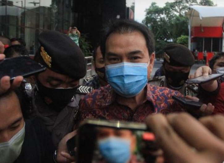 Mengaku Lagi Isoman, Azis Syamsuddin Mangkir Panggilan KPK