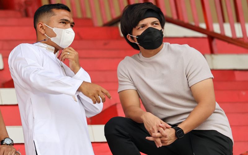 Bos PSG Pati (AHHA PS Pati FC), Atta Halilintar (kanan) dan Putra Siregar. (Istimewa/PSG Pati)
