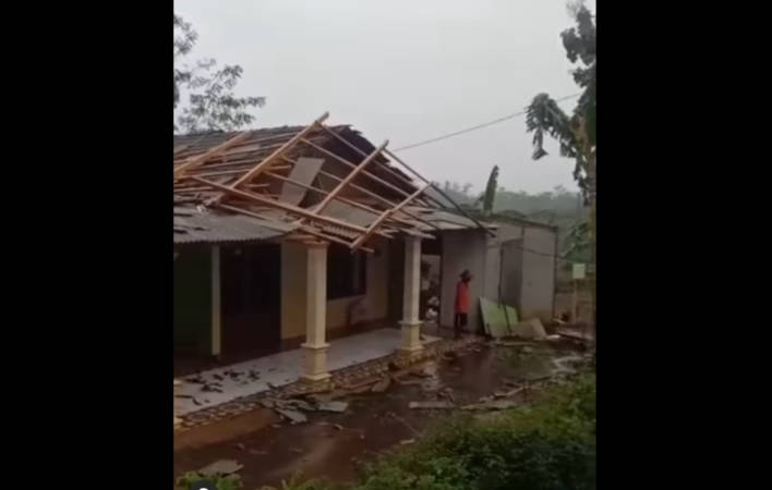 Hujan Angin Terjang Girimarto Wonogiri, 1 Rumah Warga Rusak Parah