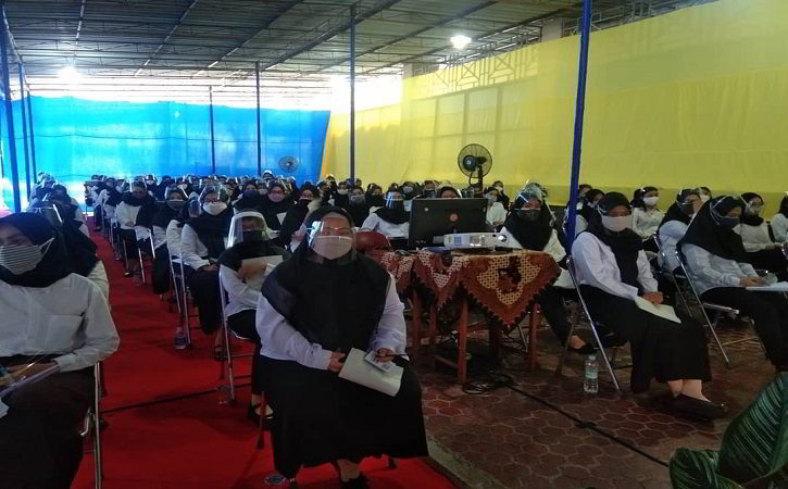 Peserta seleksi calon pegawai negeri sipil (CPNS) Karanganyar bersiap mengikuti ujian seleksi kompetensi dasar (SKD) di Auditorium Universitas Sebelas Maret (UNS) Solo. Foto dirilis Kamis (23/9/2021). (Istimewa)