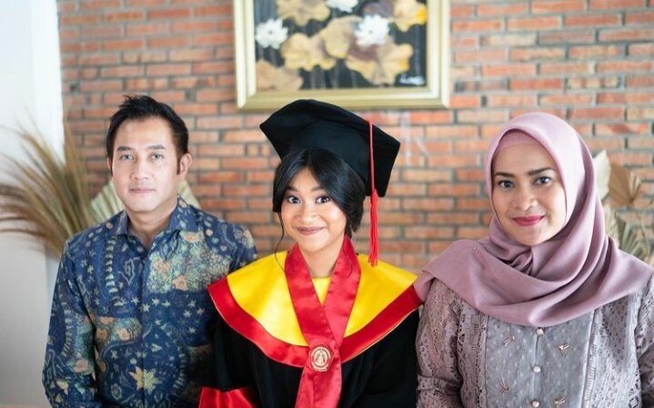 Jadi Produk Keluarga Broken Home, Anak Ikke Nurjanah Buktikan Tidak Broken