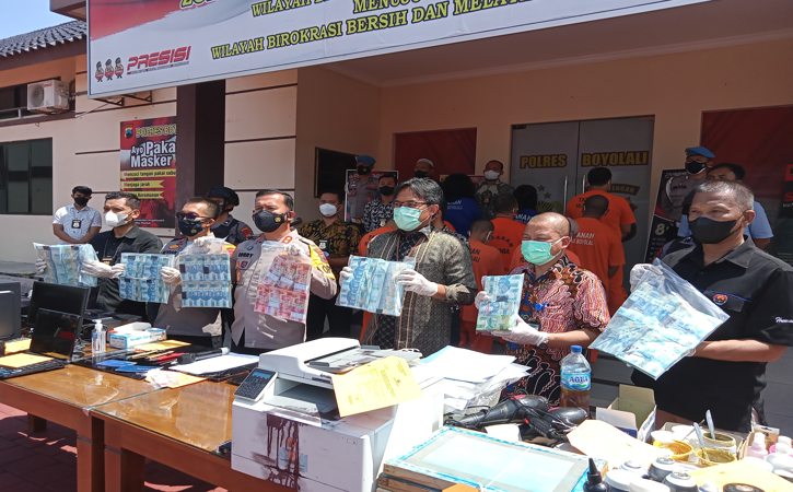 Polres Boyolali dan Bank Indonesia menyampaikan pengungkapan kasus pembuatan dan pengedaran upal, di Mapolres Boyolali, Jumat (24/9/2021). (Solopos-Bayu Jatmiko Adi)