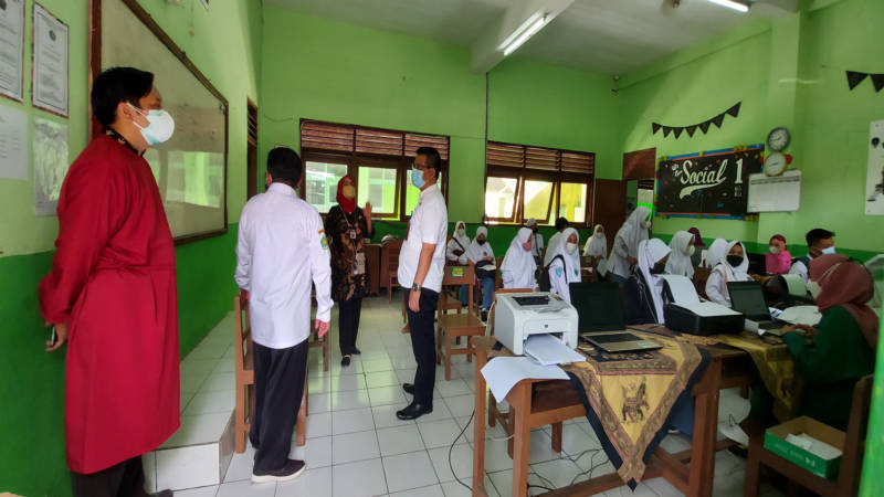 Waduh! Sistem Trouble, Sertifikat Vaksin Covid-19 Pelajar Karanganyar Tak Bisa Langsung Tercetak